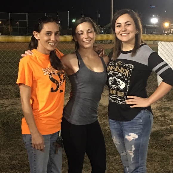 Meet your Posher, Sara - Picture 2 of 3