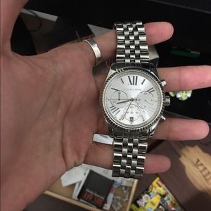 Micheal kors classic watch