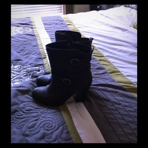 Size 7 like new boots