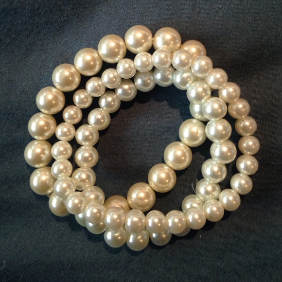 Set of 3 fake pearl brackets