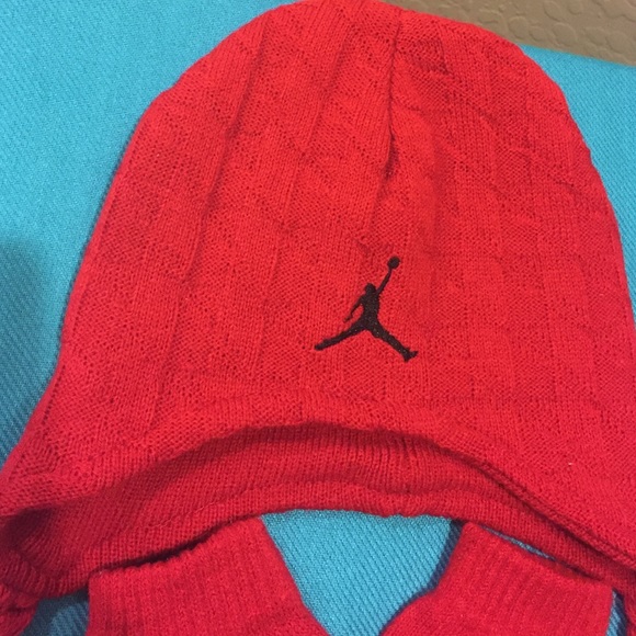 Jordan Toddler Hat & Mittens 2 Piece Set - Picture 2 of 4
