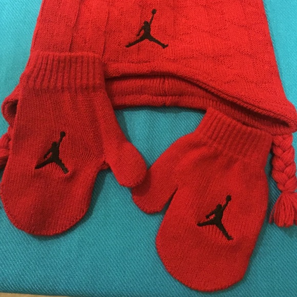 Jordan Toddler Hat & Mittens 2 Piece Set - Picture 3 of 4