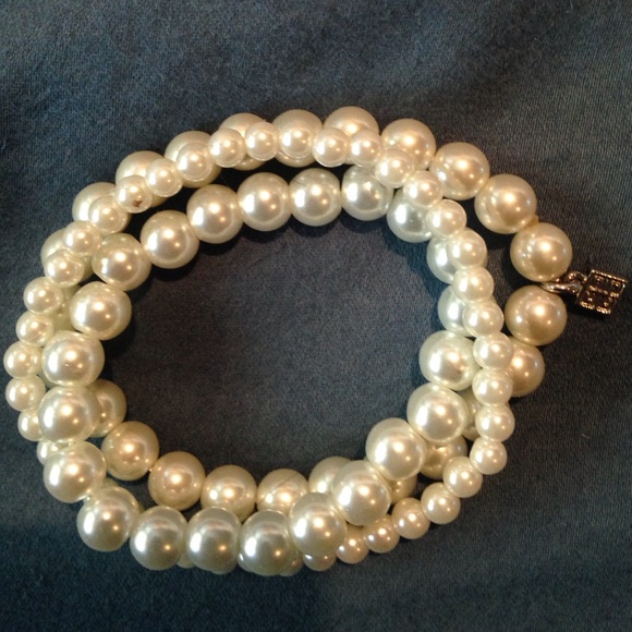Set of 3 fake pearl bracelets