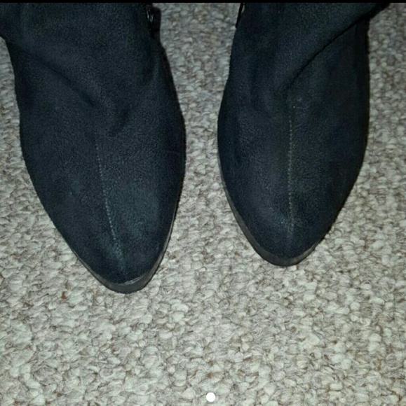 Delicious suede booties - Picture 2 of 2