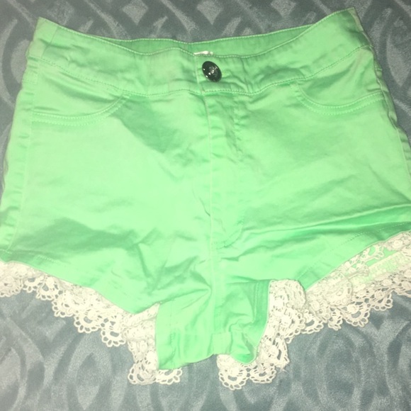 High wastes shorts