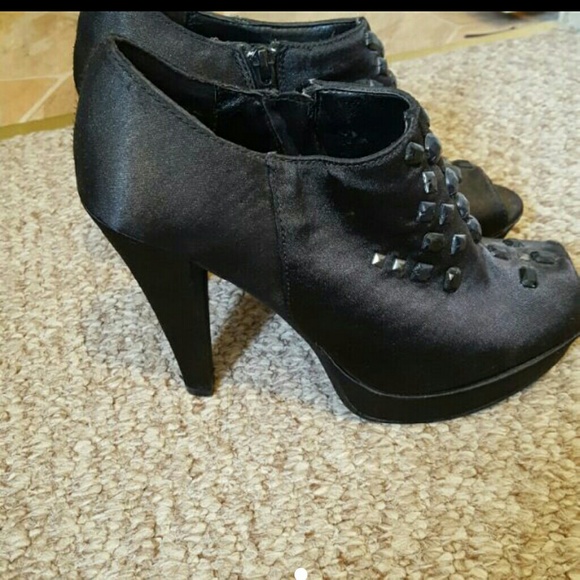 Peep toe booties with rhinestones - Picture 2 of 2