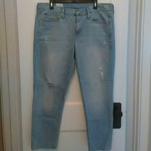 🌞Distressed Gap sexy boyfreind jeans🌞