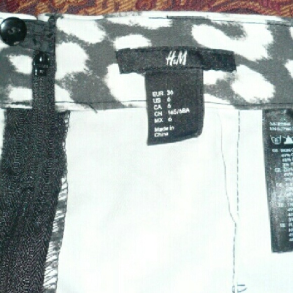 H&M stretchy mini skirt size 6 - Picture 2 of 3
