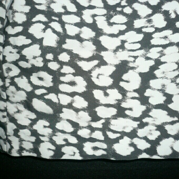 H&M stretchy mini skirt size 6 - Picture 3 of 3