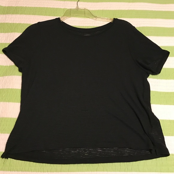 A black easy tee