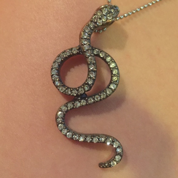 Bedazzled snake necklace - Picture 2 of 3