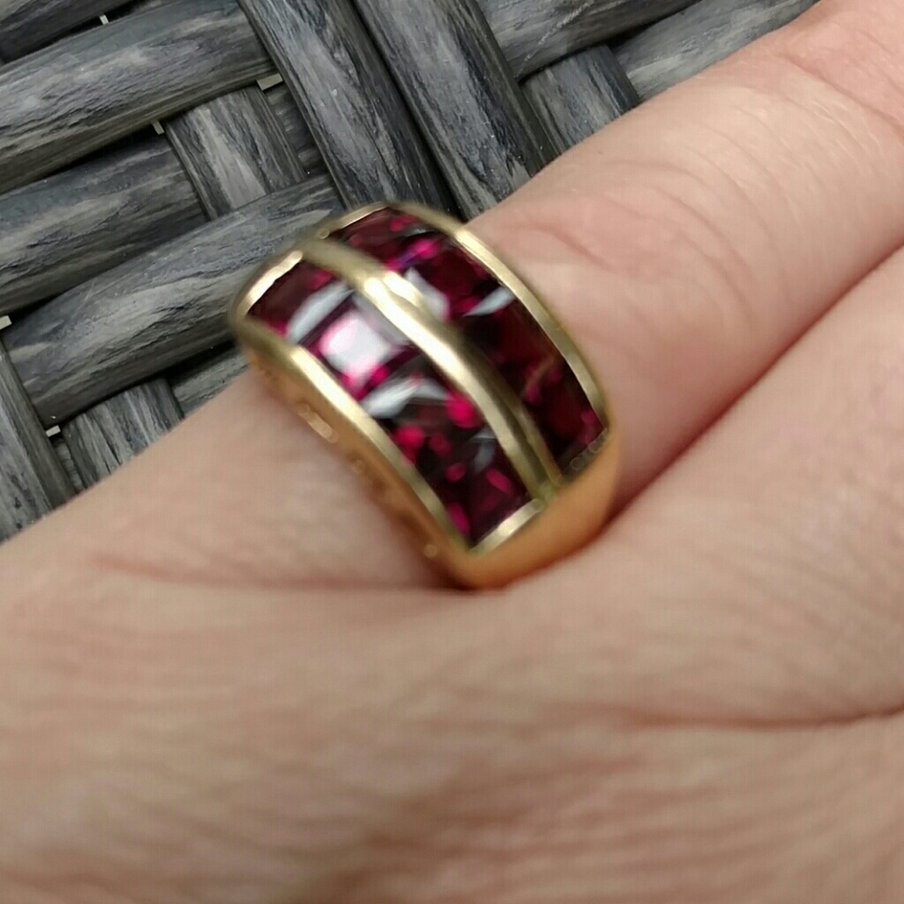 14K - 8 stone amethyst and yellow gold ring