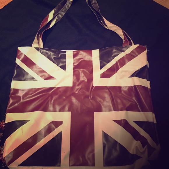 Shoulder bag.