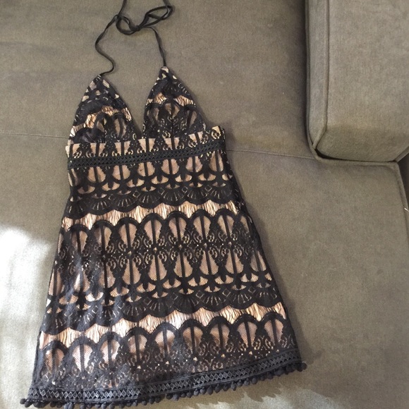 Black Lace Mini. Nude Lining - Picture 1 of 3