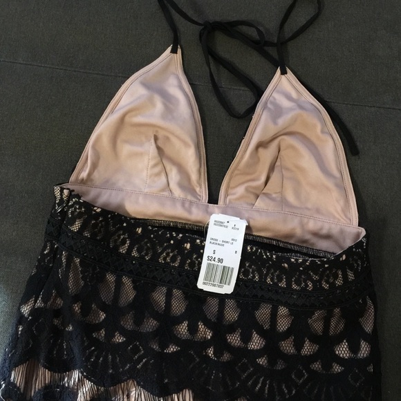 Black Lace Mini. Nude Lining - Picture 3 of 3