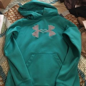 Under Armour warm hoodie ❄️