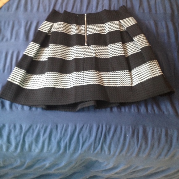 🌼5 for $25🌼 NWOT black & white skirt - Picture 3 of 4