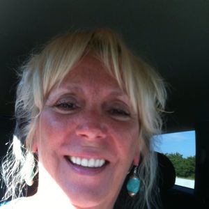 Meet your Posher, Lora