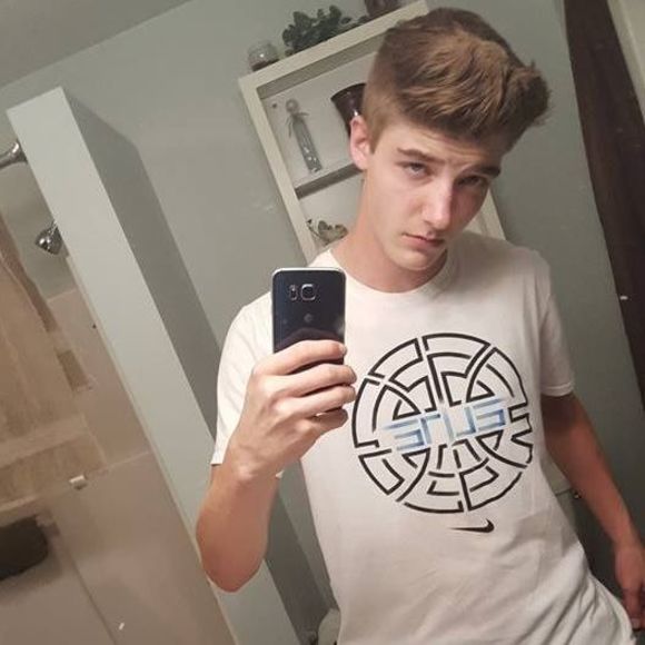 Meet your Posher, Daniel - Picture 1 of 2