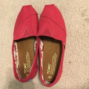 Toms