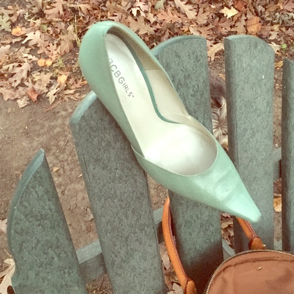 Robins egg blue pointy heeled pumps - Picture 1 of 2