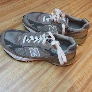 New balance tennis shoes