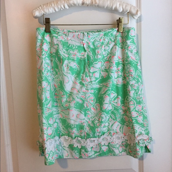 SOLD Lilly skirt beach bash - Picture 2 of 4