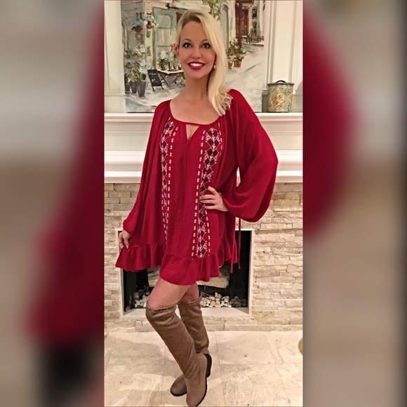 Stunning cranberry/plum embroidered keyhole dress! - Picture 2 of 3