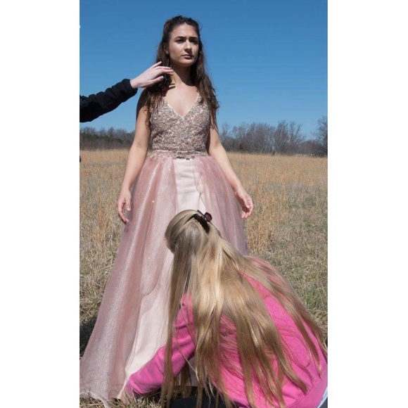 Meet the Posher: Hunter 🌻 - Picture 5 of 8