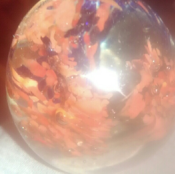 VINTAGE PAPERWEIGHT. SOUGHT AFTER B MANY COLLECTOR