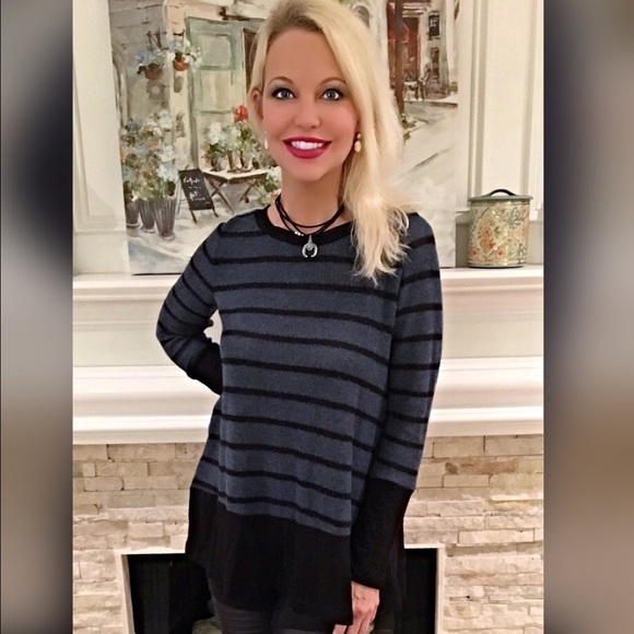 Deep teal/black back vent soft cozy sweater LAST 1 - Picture 2 of 4