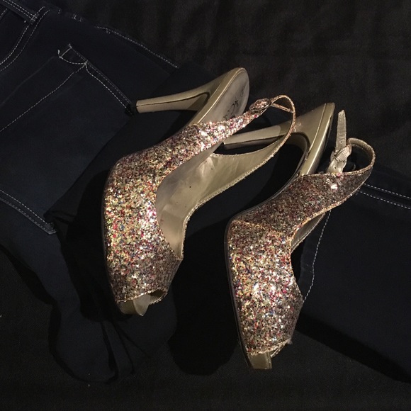 💗FINAL MARKDOWN -Gold glitter sling back heels.💗
