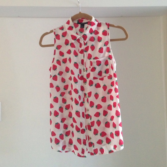 Top with strawberry pattern Forever21