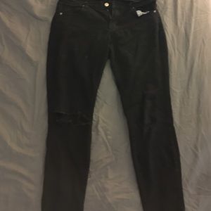 ripped knee skinny jeans