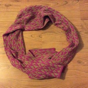 Mk scarf