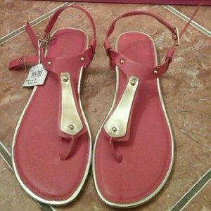 Beautiful  sandals w/gold fabric detail