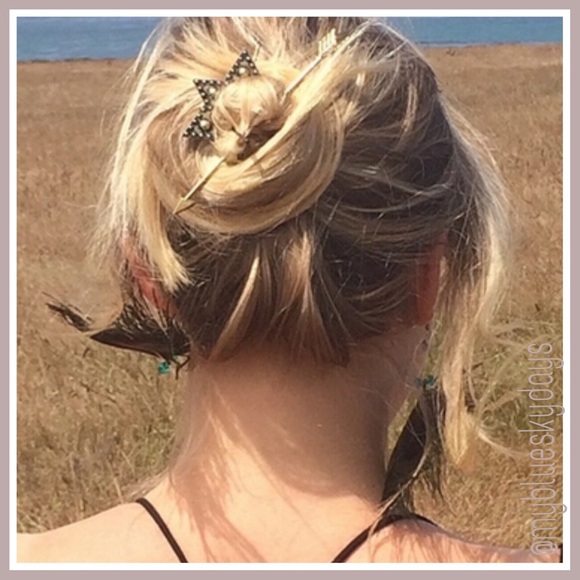 ✨Gorgeous Hair & Bun Holder.✨ - Picture 3 of 4