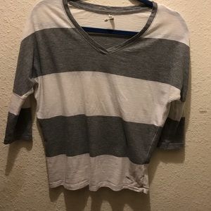Aeropostale Juniors XS quarter length shirt