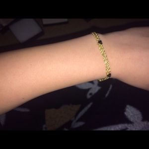 Gold bracelet W/ detailed hearts