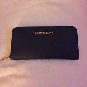 Michael Kors Women's Jet Set Travel Wallet