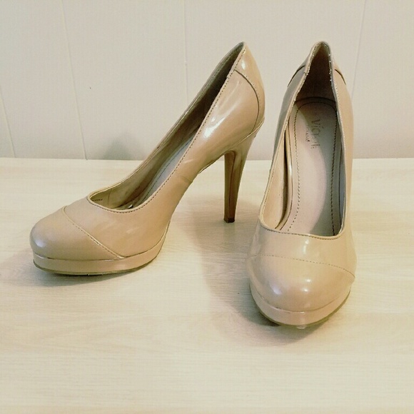 Victor Alfaro nude patent leather heels