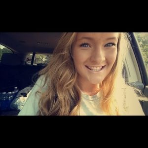 Meet your Posher, Abigail