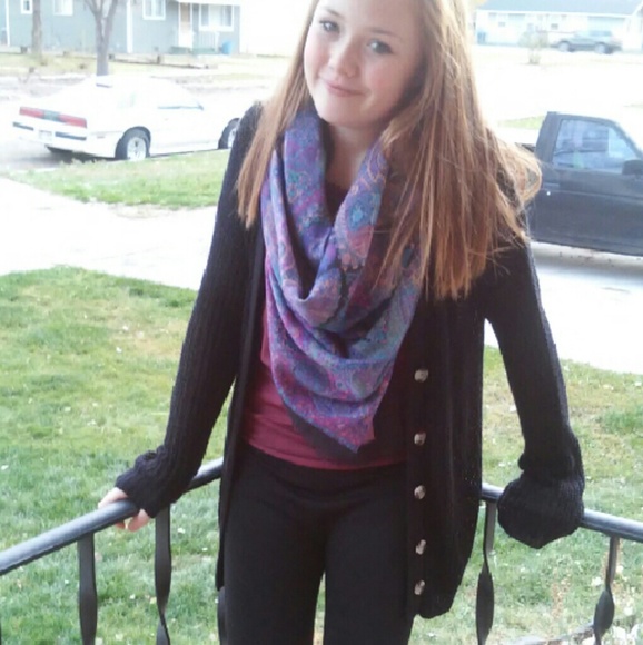 NWOT LOOSE COZY KNITTED BLACK STYLE CARDIGAN - Picture 3 of 4