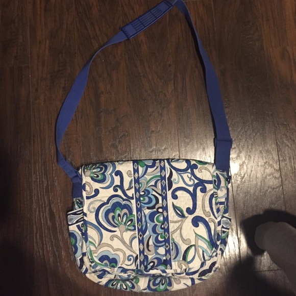 Amazon.com: Vera Bradley Messenger (Indigo Pop) : Clothing  Vera Bradley Messenger Bag