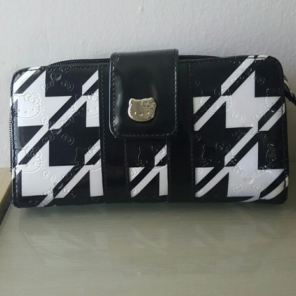 Hello Kitty Handbags - Hello kitty wallet