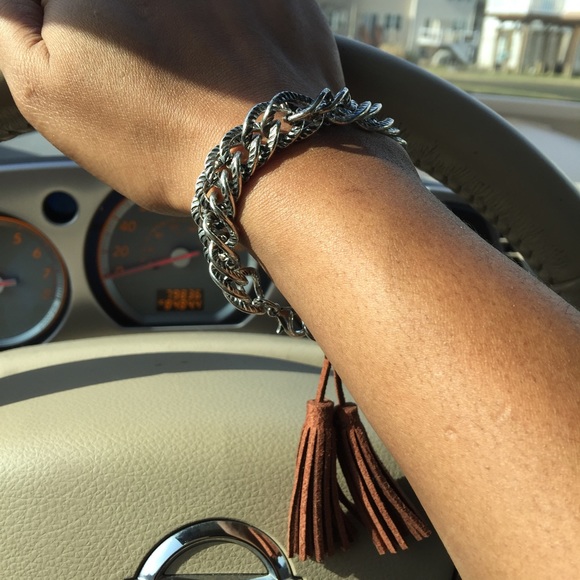 {one left} FIRM,The Tyra- Leather Tassel Bracelet - Picture 4 of 6