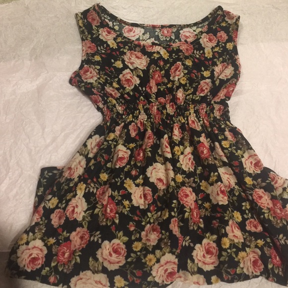 Prints summer dress with cinched waist