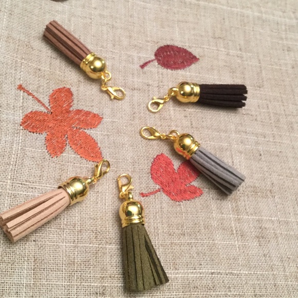 ✨Build UR Bling Add on Tassel✨in gold tone✨ - Picture 1 of 4