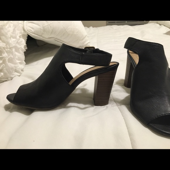 Black wedge strappy heel