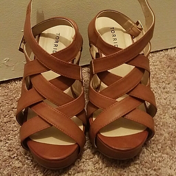 Eve wedge heels